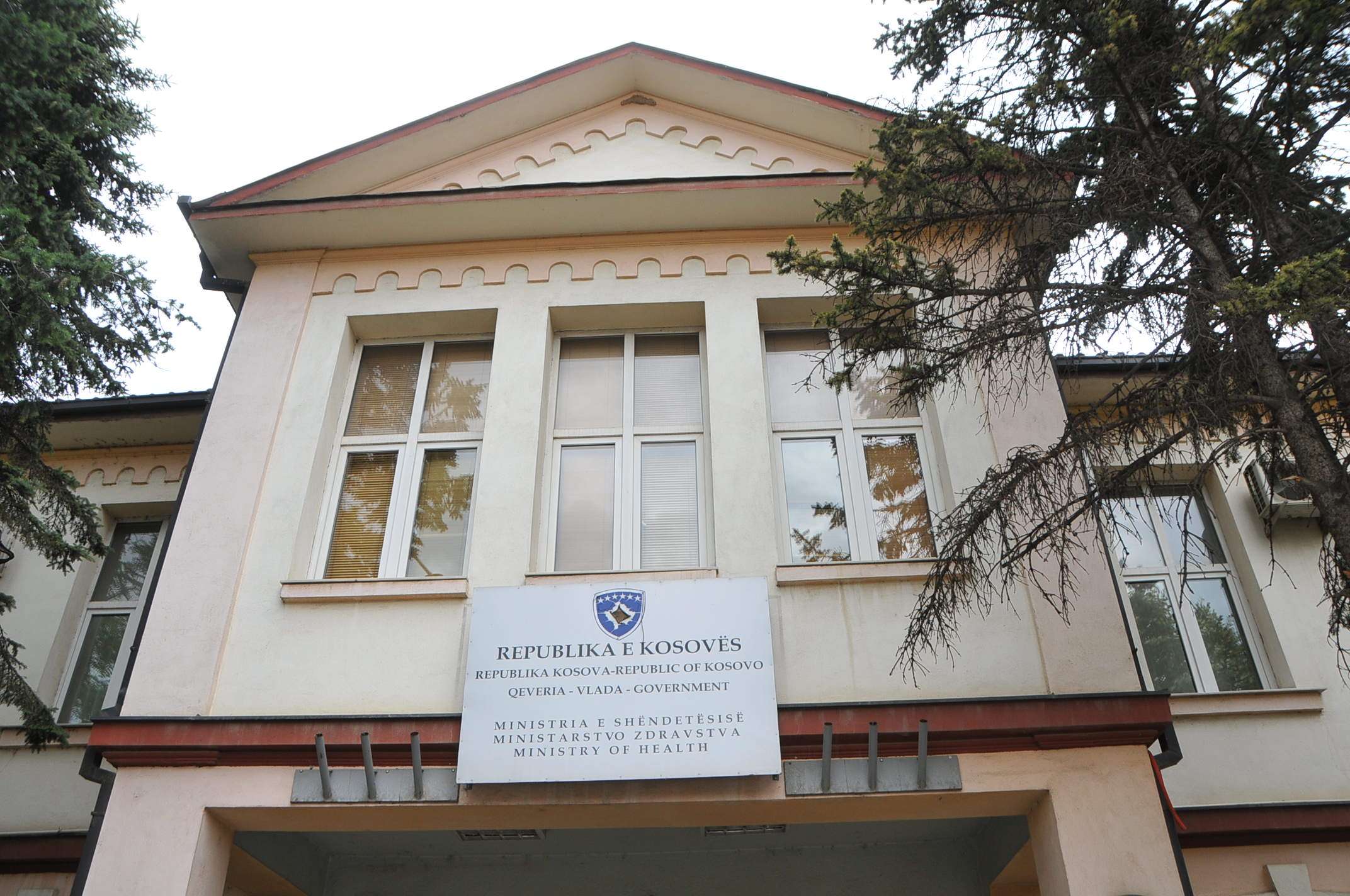 I sëmuri nga Vitia ishte në meshë dhe dasmë, zyrtarët shëndetësorë: Do të hulumtohen kontaktet