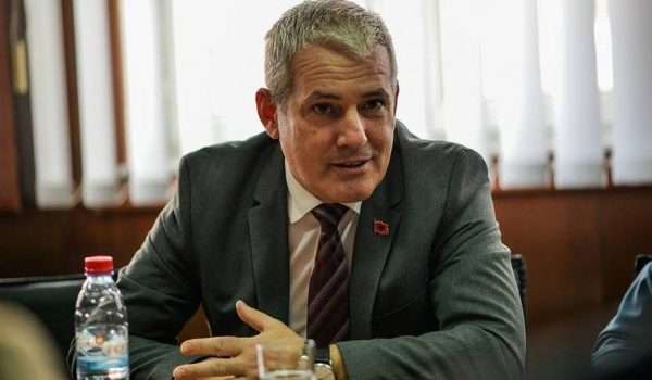 Sveçla: Të gjithë ata që hyjnë në Kosovë përmes pikave kufitare do të dërgohen në karantinë