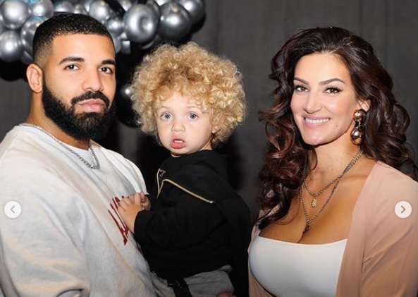 Drake publikon foton e të birit për herë të parë