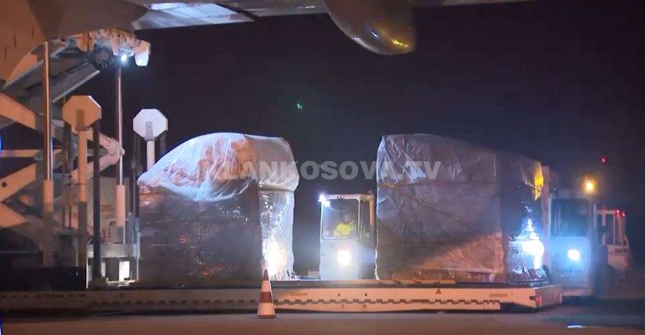Kina dërgon miliona maska mjekësore në Belgjikë (VIDEO)