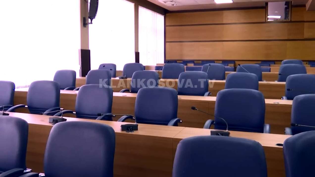 Pak kurorëzime në ofiqarinë e Prishtinës (VIDEO)