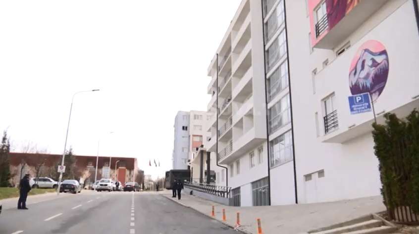 Të izoluarit humbin durimin, hapet rast ndaj pesë personave (VIDEO)