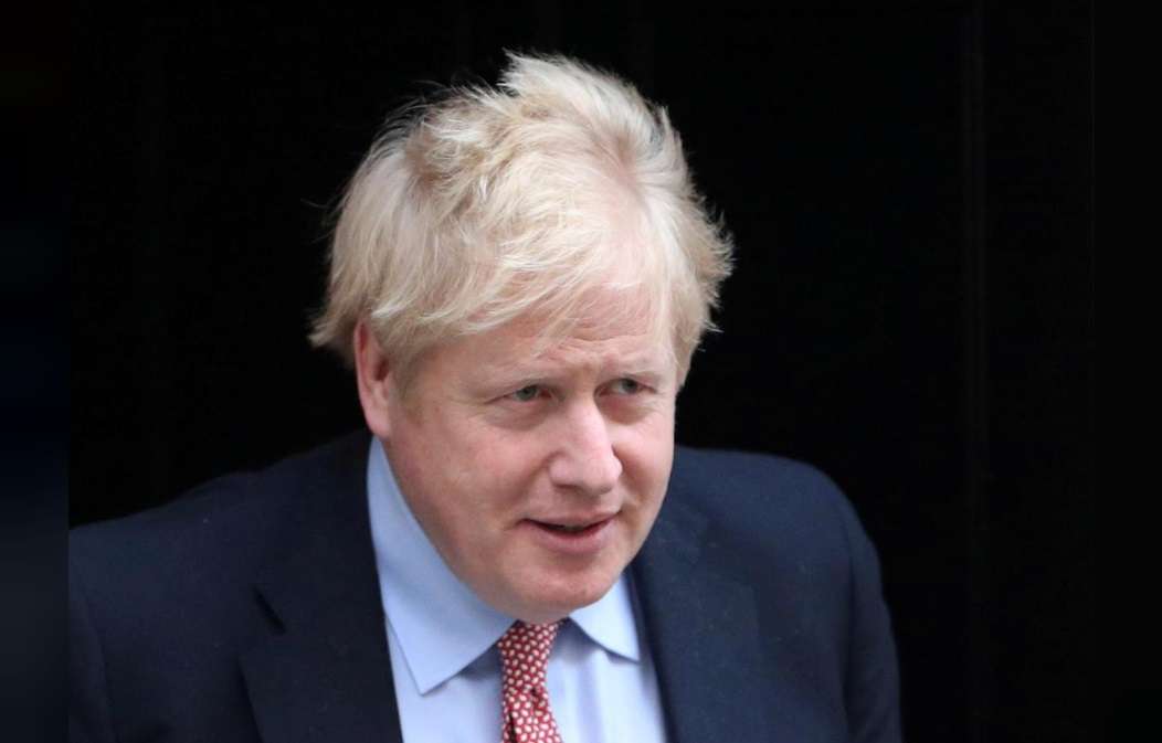 Boris Johnson jashtë kujdesit intensiv: Mjekëve ua kam borxh jetën