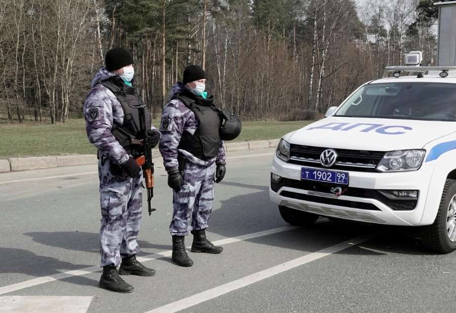 Putin thotë se Rusisë mund t’i nevojitet ushtria për ta luftuar Covid-19