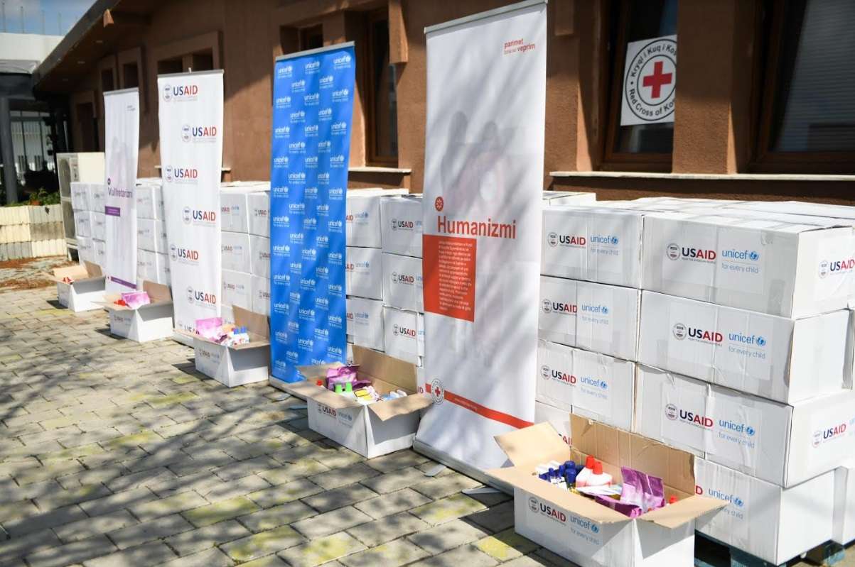 Parandalimi i Covid-19, UNICEF dhe USAID ndihmojnë 5950 familje dhe 240 institucione