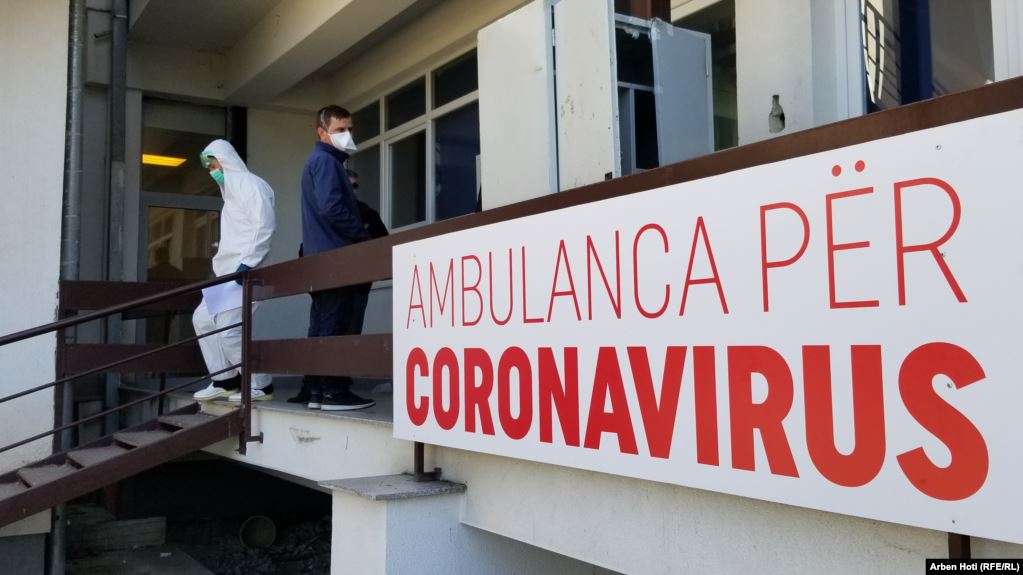 Zyrtarët shëndetësorë thonë se daljet e pakontrolluara rritën numrin e të infektuarve