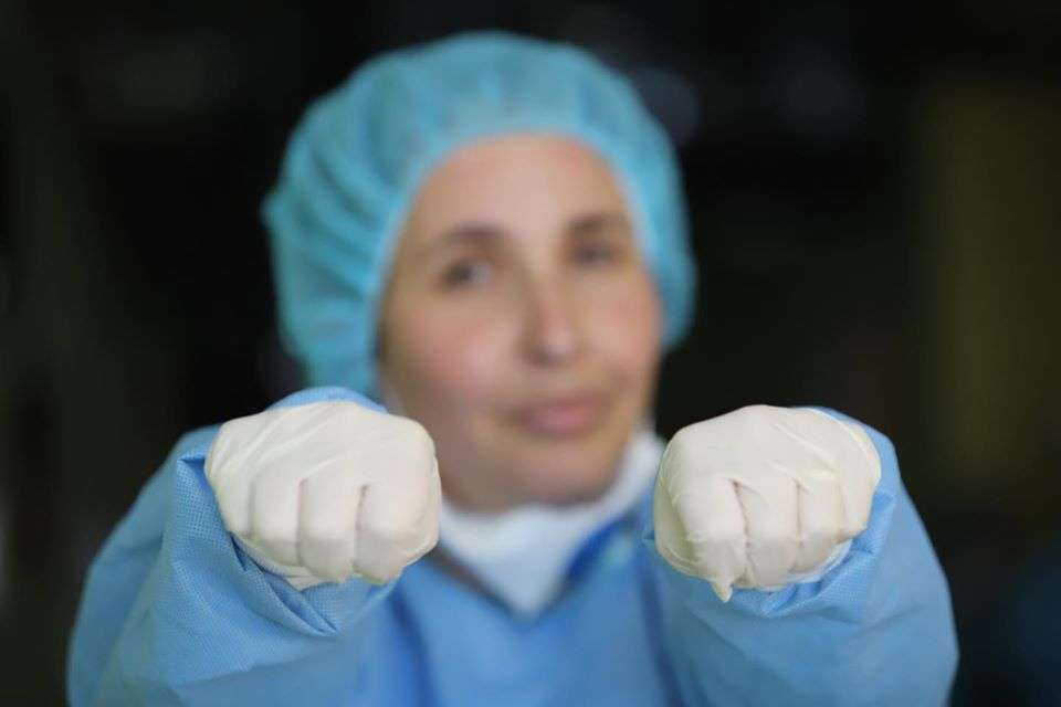 Asnjë mjek dhe infermier në Shqipëri nuk është i shtruar në spital nga koronavirusi, një tjetër i shëruar