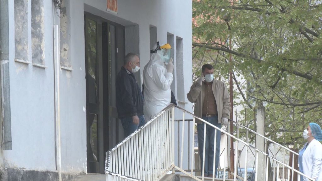 Koronavirusi infekton pesë efektivë të tjerë në komisariatin e Kukësit
