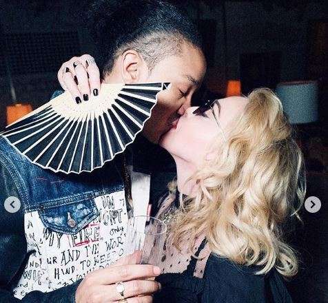 Madonna uron të dashurin për ditëlindje (FOTO)