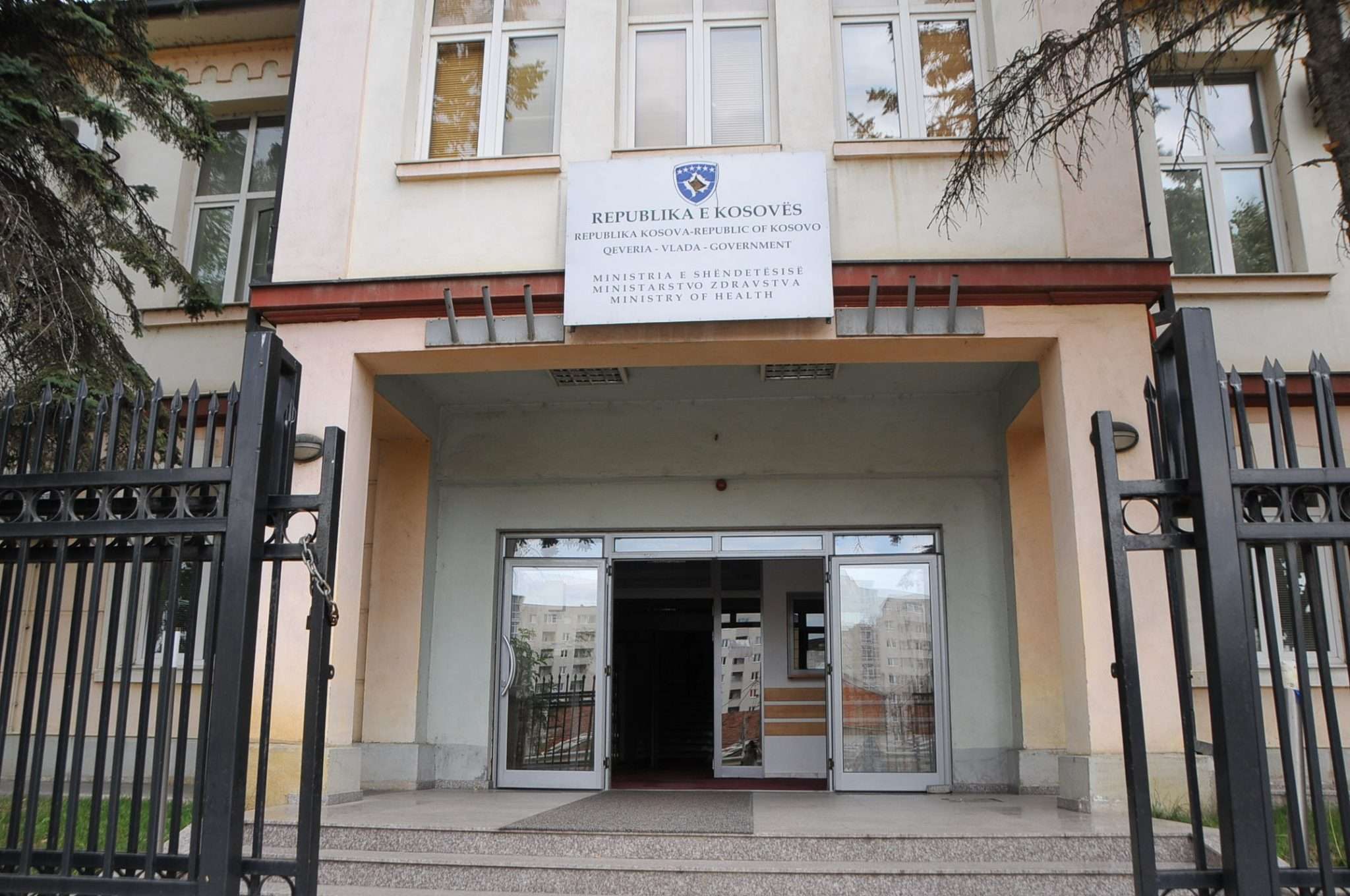 MSH dhe IKSHPK: Dezinformatat e AVONET janë fyerje për punëtorët shëndetësorë