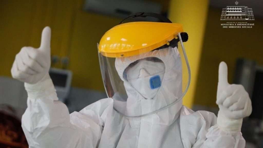 Shkon në 22 numri i mjekëve dhe infermierëve të shëruar nga koronavirusi në Shqipëri