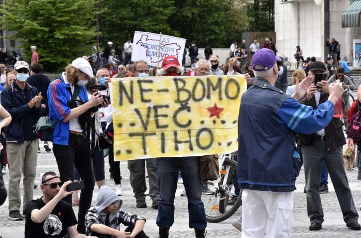 Në Slloveni protestohet kundër karantinës dhe qeverisë