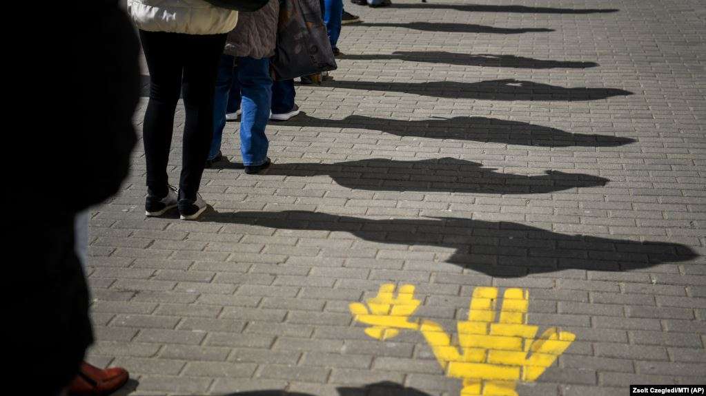 Distancimi social, “opsioni më efektiv”