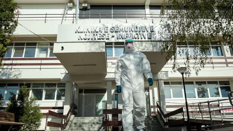 Kurti: Falënderoj infermierët që sakrifikuan shëndetin e tyre që të shpëtojnë jetët tona