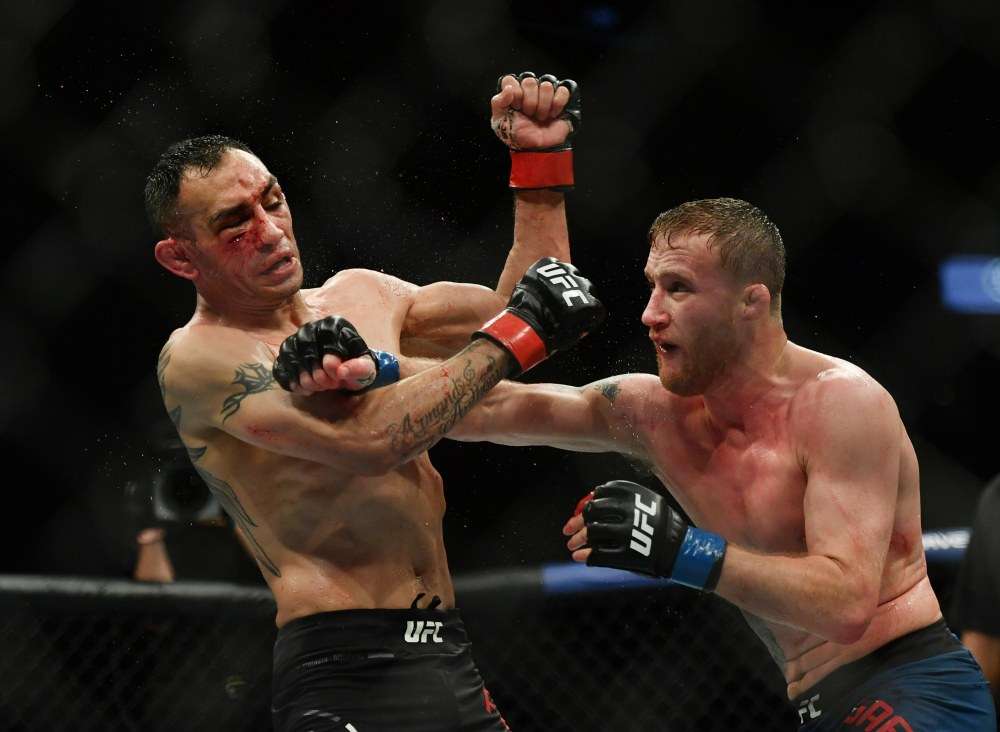 Gaethje mposht Fergusonin për titull të përkohshëm në UFC (VIDEO)
