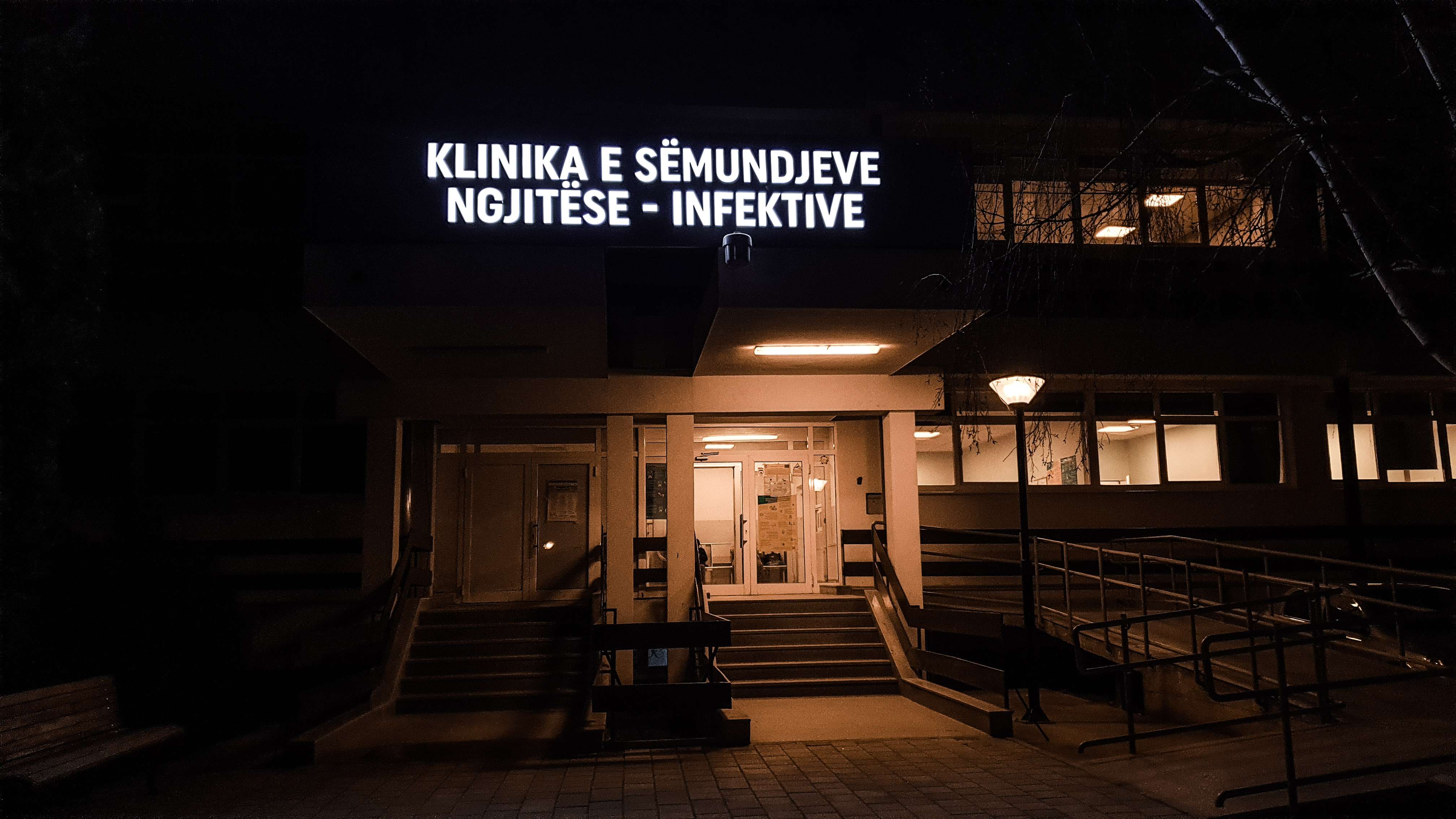 Arrin në 49 numri i rasteve të vdekjes me Covid-19