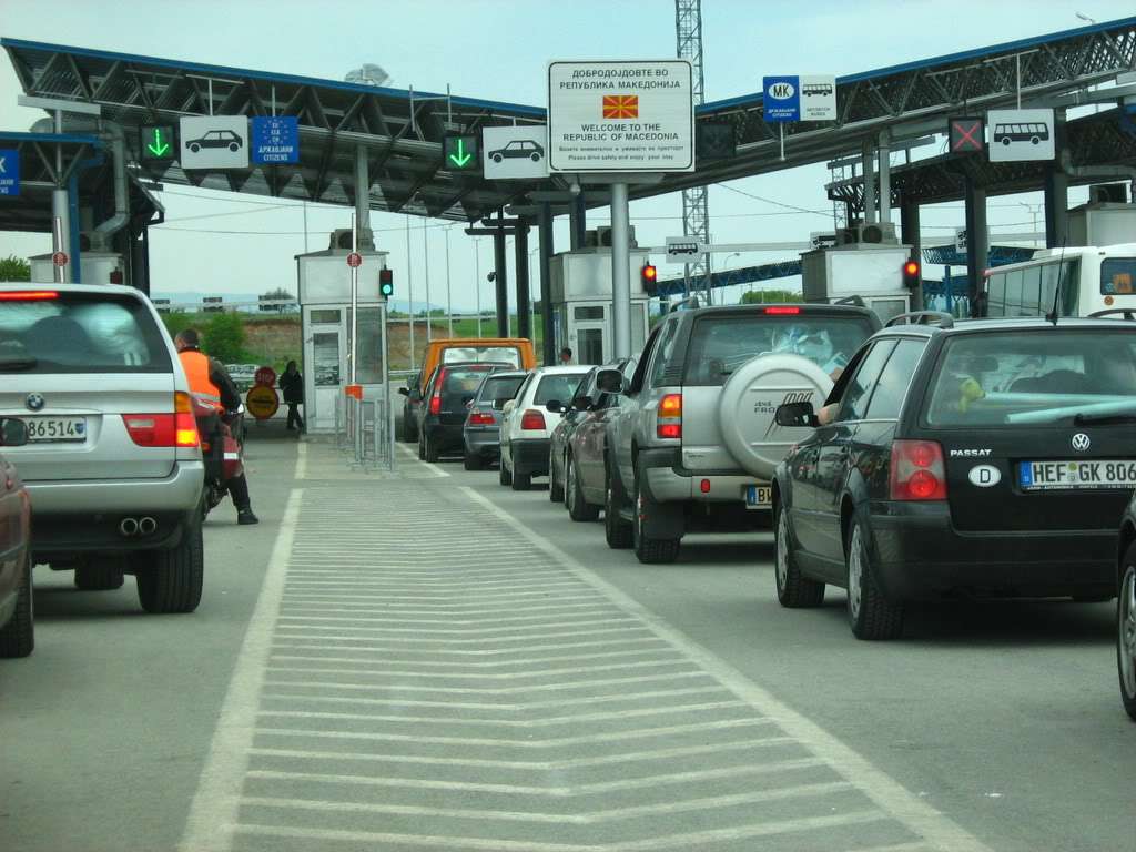 Deri në gjysmë orë pritje në Merdarë për të hyrë në Kosovë