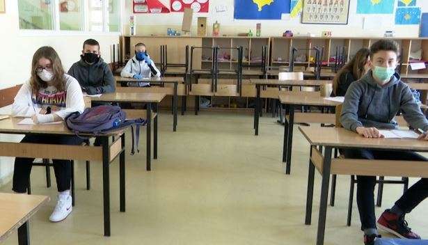 85 nxënës dhe 45 mësimdhënës të infektuar në Prishtinë, mësimi ende vazhdon në shkolla