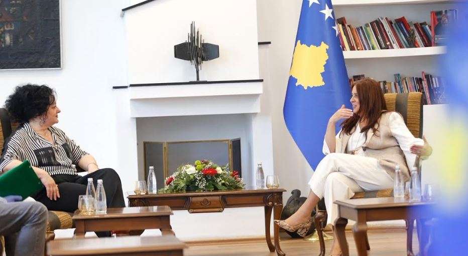 Dumoshi priti në takim Drejtoreshën e Qendrës së Studimeve dhe Publikimeve për Arbëreshët