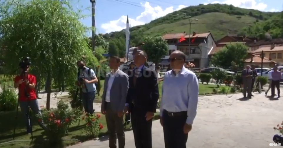 Kadri Veseli ia rrah gjurin Ymer Prizrenit (VIDEO)