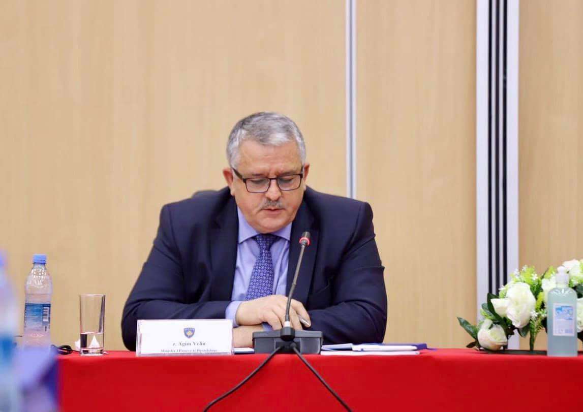 Pas rritjes së numrit të rasteve me Covid-19, Agim Veliu me apel për stafin e MPB-së