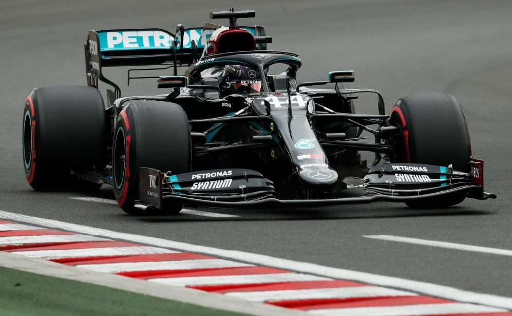 Hamilton me dy rekorde për një pole position