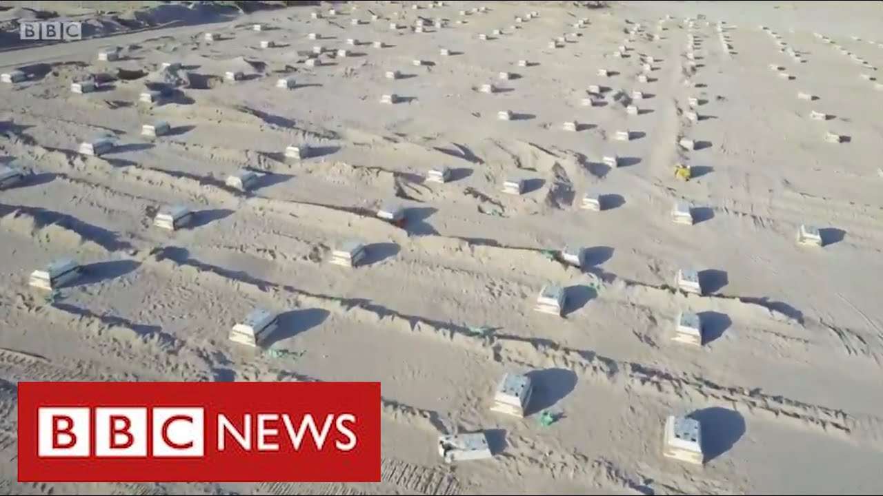 E rëndë: Shkretëtira shndërrohet në varrezë për të vdekurit nga koronavirusi në Irak (VIDEO)