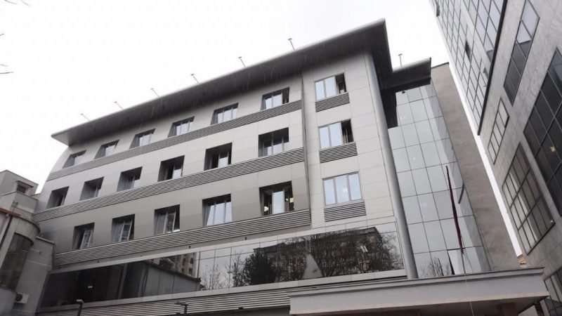 Tri viktima dhe 108 raste të reja në Shqipëri