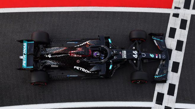 Bottas dhe Hamilton startojnë nga dy pozitat e para në garën e Grand Prix Britania