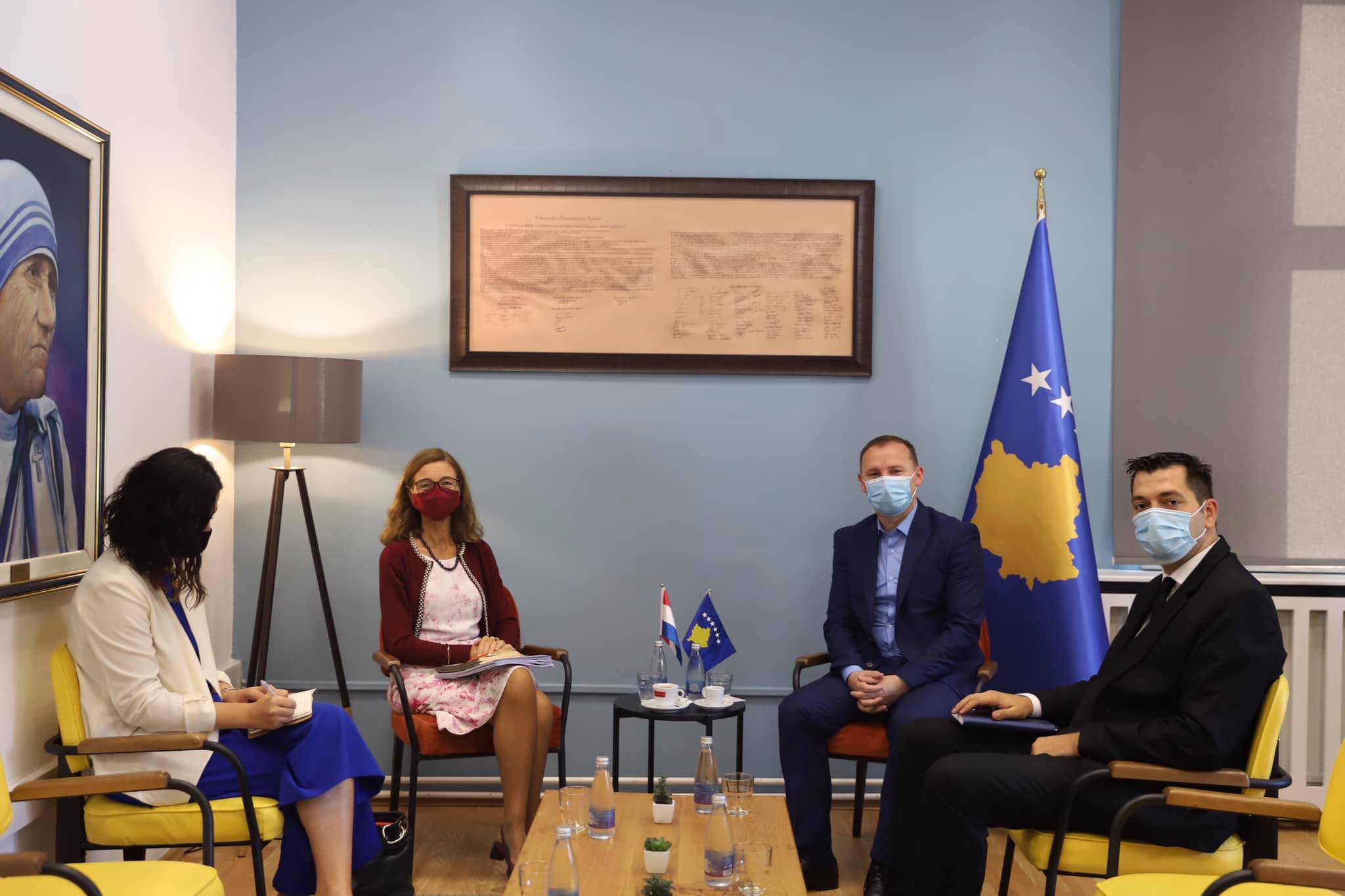 Zemaj takon ambasadoren e Holandës në Kosovë, diskutojnë për pandeminë