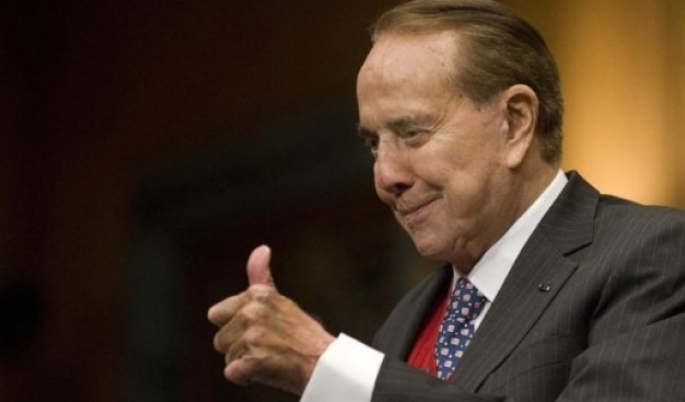 Nesër zbulohet busti i senatorit amerikan Bob Dole në Prishtinë