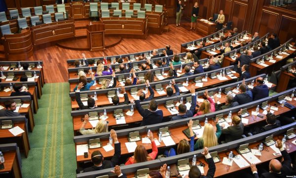 Kuvendi voton në shqyrtim të parë projektligjin për parandalimin dhe luftimin e COVID-19