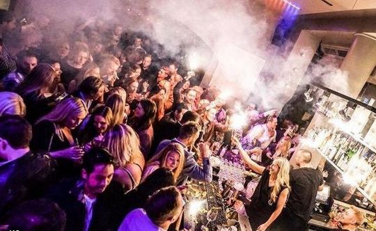 Italia mbyll diskotekat - shkak rritja e numrit të të infektuarve, shtrëngohen edhe masat