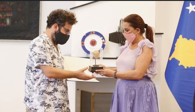 ​Dumoshi i ndan mirënjohje shkrimtarit Shpëtim Selmani