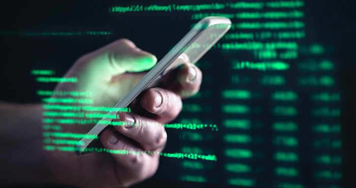 Doni të dini nëse dikush ju spiunon telefonin? Mjafton të fusni këto kode