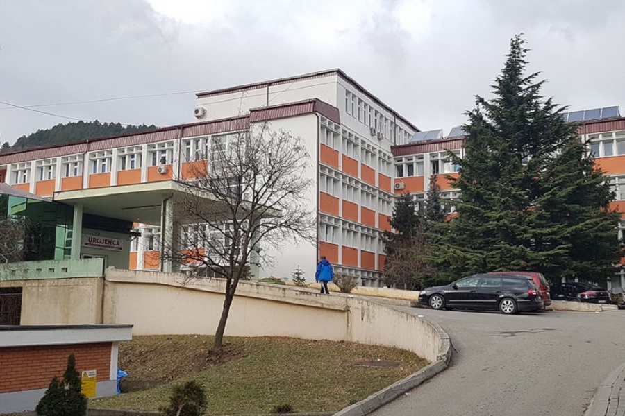 Në spitalin e Pejës po trajtohen 43 pacientë me COVID-19, 11 prej tyre në gjendje më të rëndë
