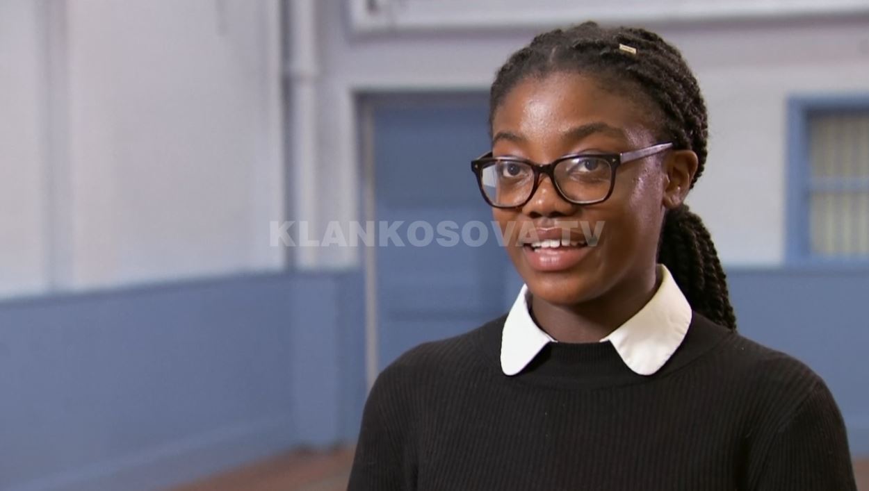 Studentja befasohet nga ndihma e Taylor Swift (VIDEO)