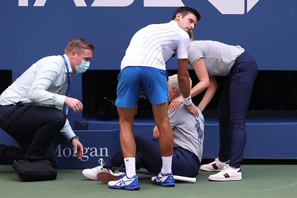 Djokoviq diskualifikohet nga US Open, godet me top gjyqtaren (VIDEO)