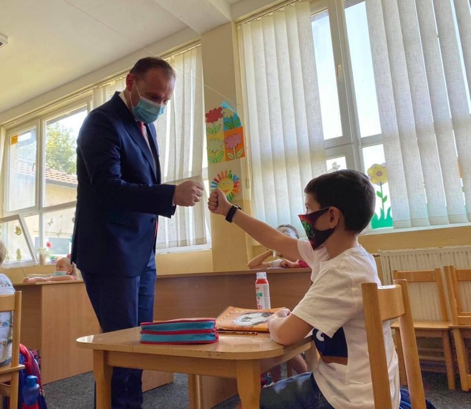 Zemaj lut prindërit dhe personelin arsimor të tregohen të përgjegjshëm në respektimin e masave