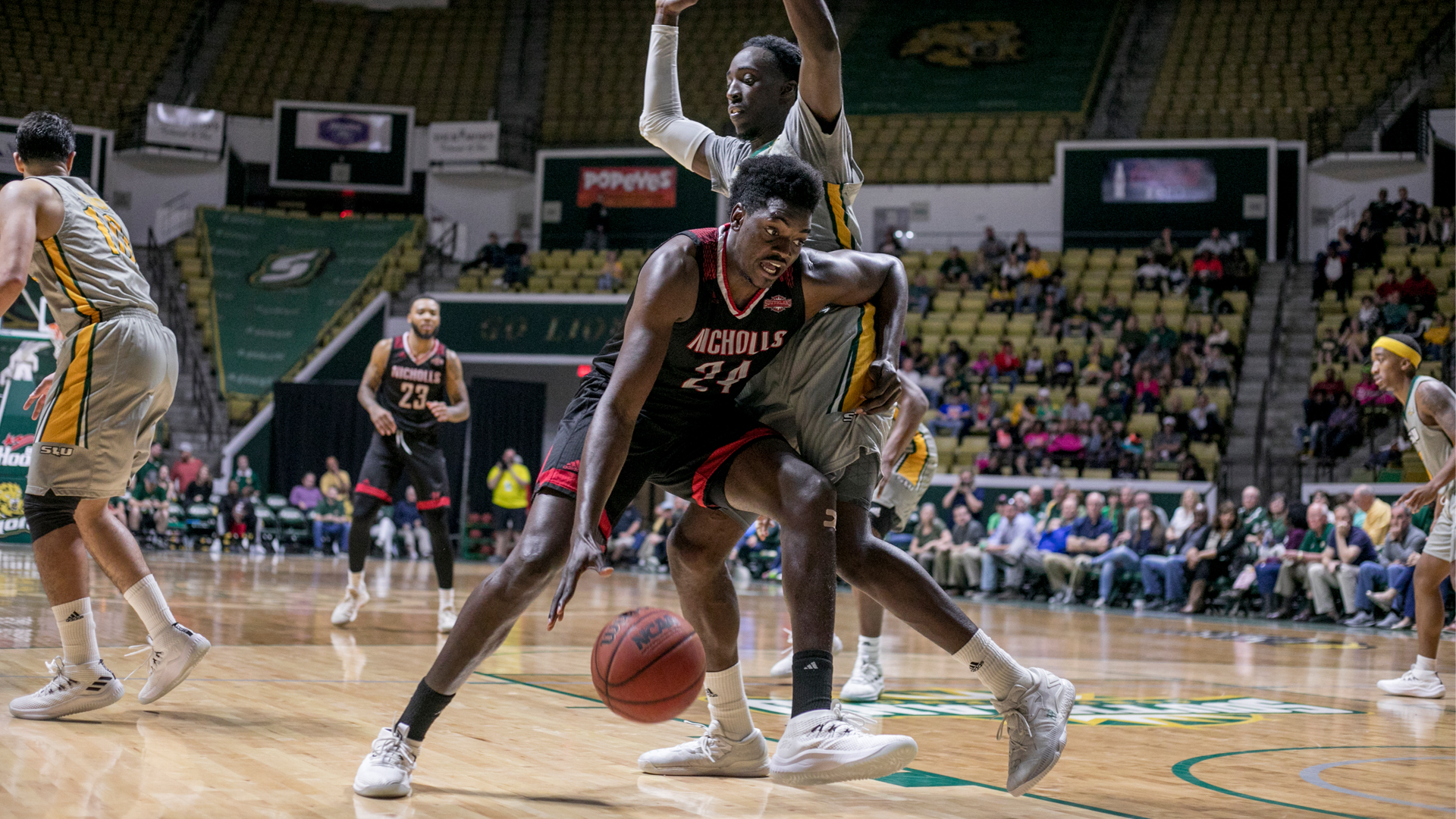 Ylli prezanton basketbollistin Daniel Regis