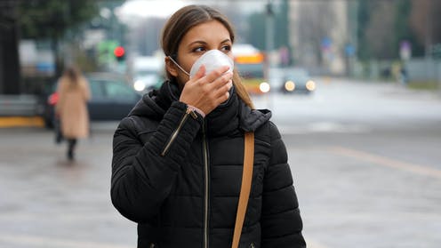 Si përhapet koronavirusi përmes ajrit: Pesë lexime thelbësore