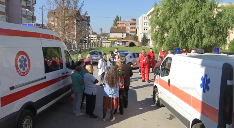 Protestojnë punonjësit e QKMF-së në Podujevë, nuk morën shtesën prej 300 eurove (VIDEO)