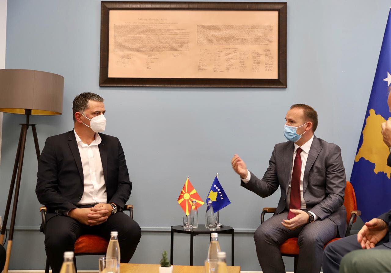 Zemaj dhe Hasani diskutojnë mundësinë e rishikimit të masave lidhur me qarkullimin mes Kosovës dhe Maqedonisë së Veriut