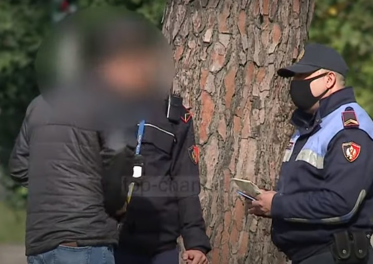 Shqipëri, nuk respektohet karantina – të infektuarit dalin nëpër rrugë
