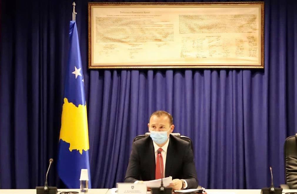 Zemaj: Shkollat fillore dhe të mesme do të jenë të hapura, por me mbikëqyrje