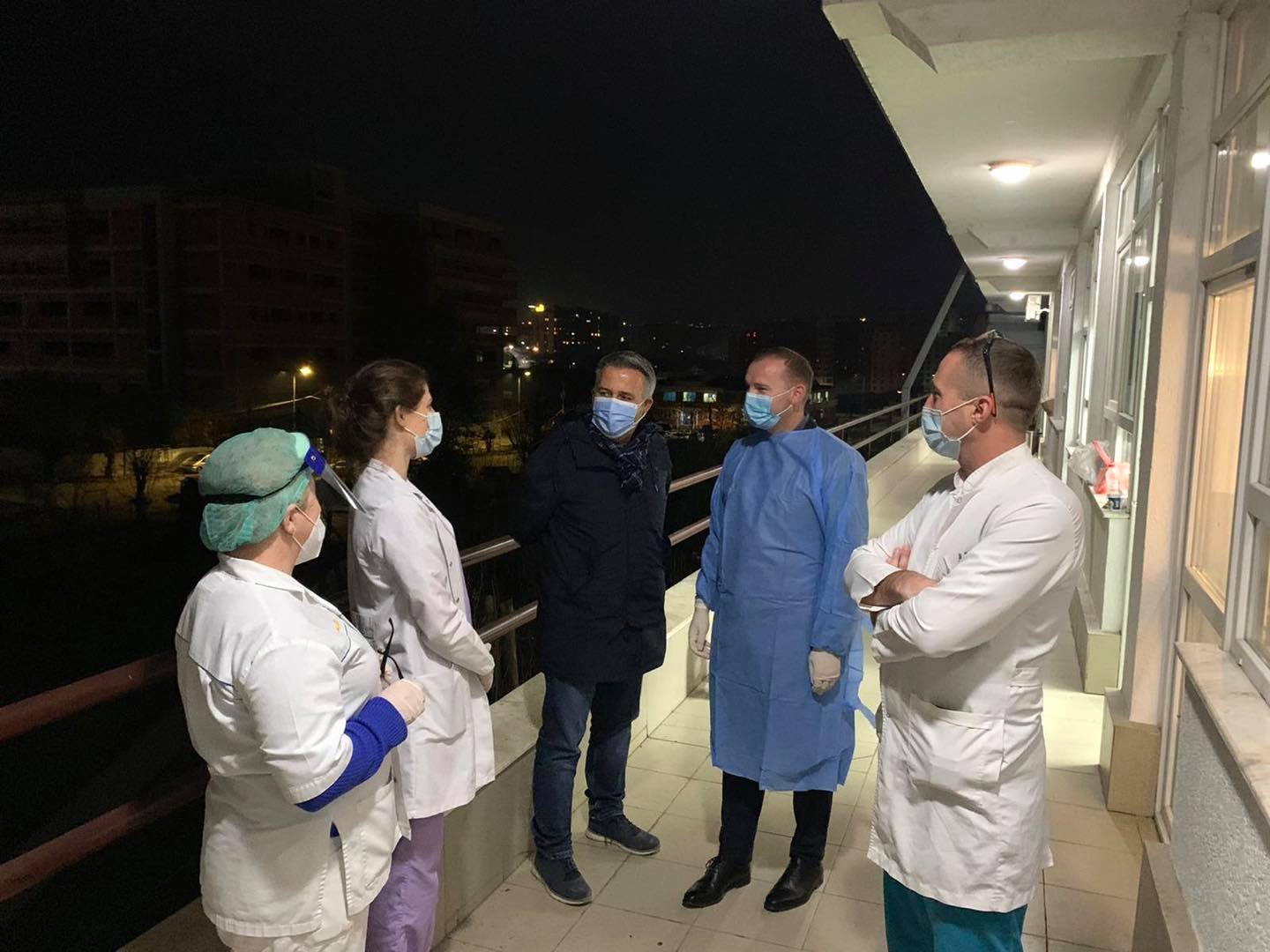 Zemaj viziton Klinikën Infektive, apelon qytetarët për kujdes