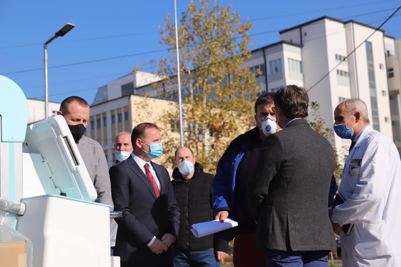 Në QKUK vendosen tri nga pesë pajisjet Rentgen për trajtimin e pacientëve me COVID-19
