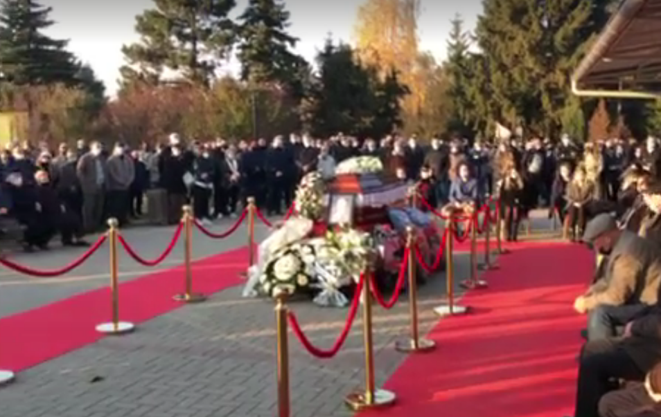 I jepet lamtumira e fundit, këngëtarit Ismet Peja