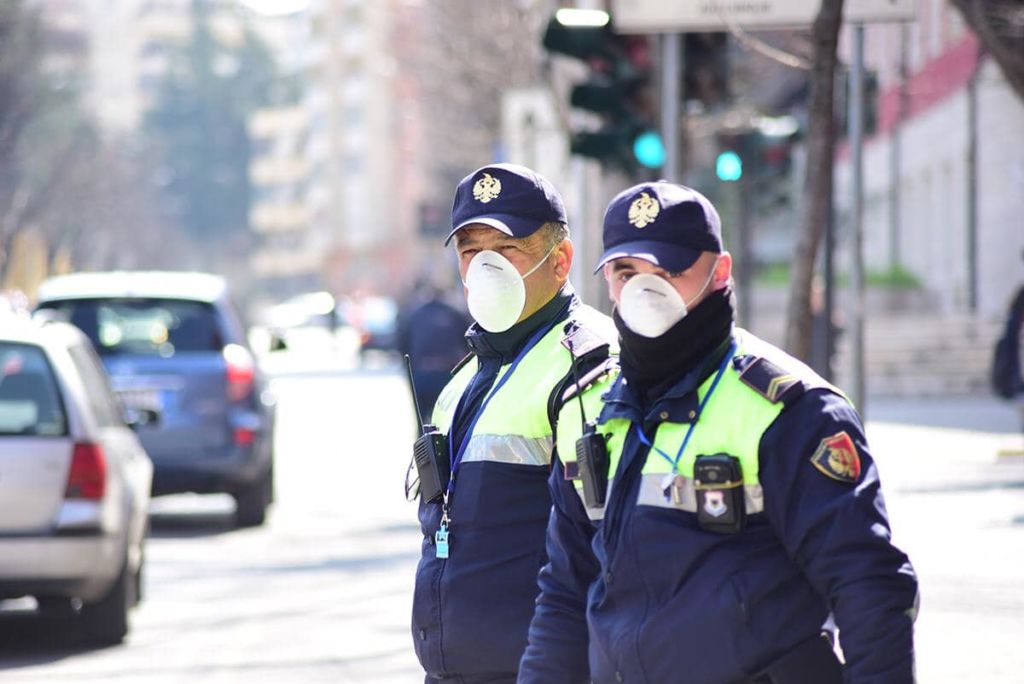 Mbi 700 punonjës policie të prekur nga COVID-19 në Shqipëri