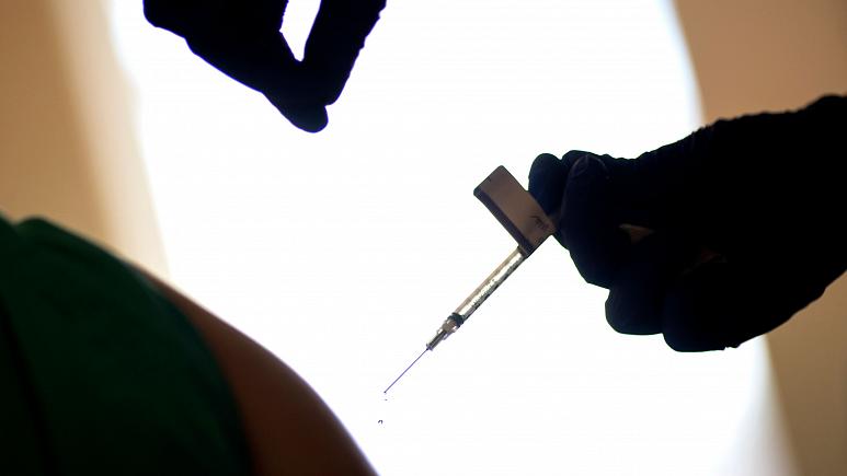 Studim: Minoritetet kanë më pak gjasa të marrin vaksinën antiCOVID në Britani